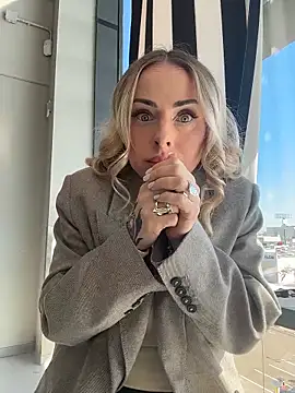 Snapshot of EmaSalis chatting on March 9, 10:30 am EmaSalis online show from March 9, 10:30 am