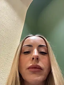 Snapshot of EmaSalis chatting on March 13, 9:38 am EmaSalis online show from March 13, 9:38 am