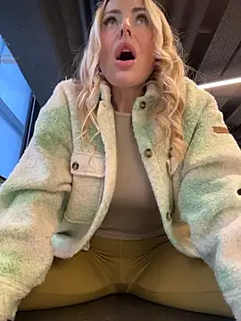 Snapshot of EmaSalis chatting on March 17, 8:50 am EmaSalis online show from March 17, 8:50 am