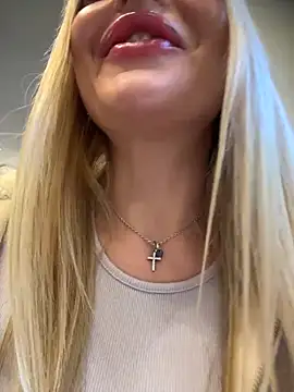 Snapshot of EmaSalis chatting on March 24, 8:30 am EmaSalis online show from March 24, 8:30 am