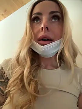 Snapshot of EmaSalis chatting on March 27, 1:22 pm EmaSalis online show from March 27, 1:22 pm