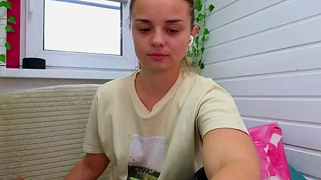 Misss Vikk online show from October 16, 7:31 am