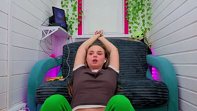 Misss Vikk online show from December 2, 6:30 am