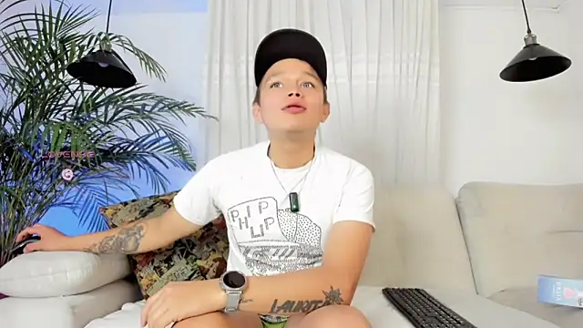 Snapshot of Tim_wolf chatting on February 15, 4:58 pm Tim wolf online show from February 15, 4:58 pm