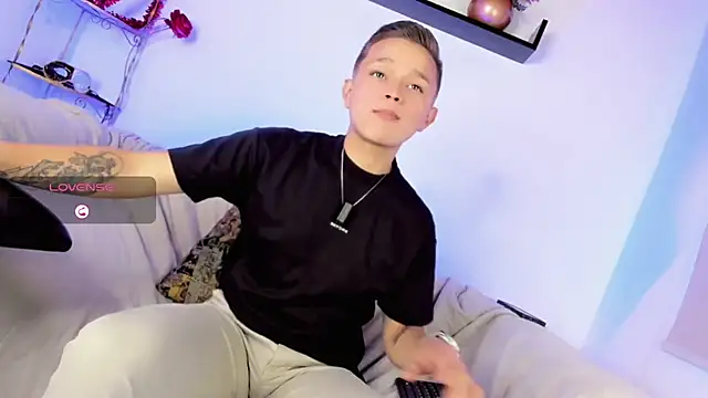 Snapshot of Tim_wolf chatting on February 18, 10:06 pm Tim wolf online show from February 18, 10:06 pm