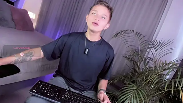 Snapshot of Tim_wolf chatting on March 20, 8:35 pm Tim wolf online show from March 20, 8:35 pm