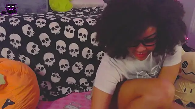 Snapshot of N1NT3NDH03 chatting on December 17, 3:39 am N1NT3NDH03 online show from December 17, 3:39 am