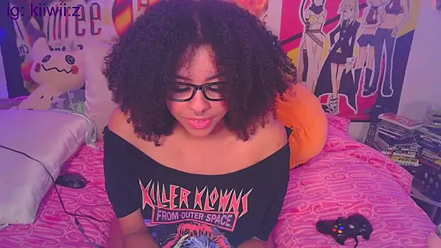 Snapshot of N1NT3NDH03 chatting on February 11, 4:33 am N1NT3NDH03 online show from February 11, 4:33 am