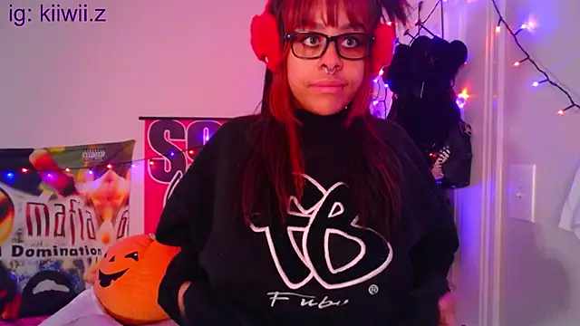 Snapshot of N1NT3NDH03 chatting on February 20, 5:33 am N1NT3NDH03 online show from February 20, 5:33 am