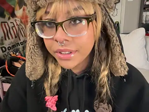 Snapshot of N1NT3NDH03 chatting on December 15, 2:21 pm N1NT3NDH03 online show from December 15, 2:21 pm