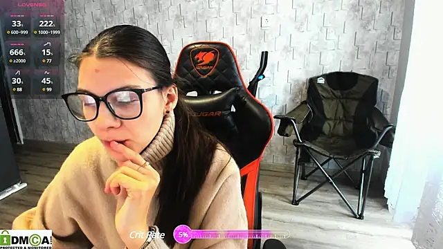 Snapshot of MollyLollipop chatting on December 12, 8:36 am MollyLollipop online show from December 12, 8:36 am