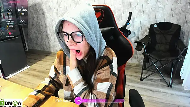 Snapshot of MollyLollipop chatting on December 13, 3:27 am MollyLollipop online show from December 13, 3:27 am