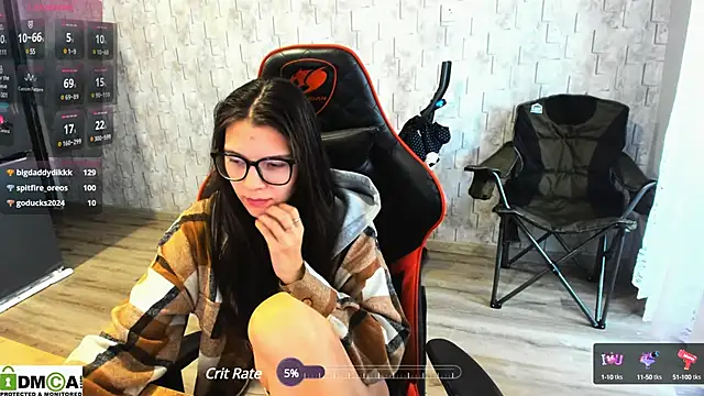 Snapshot of MollyLollipop chatting on December 13, 6:31 am MollyLollipop online show from December 13, 6:31 am