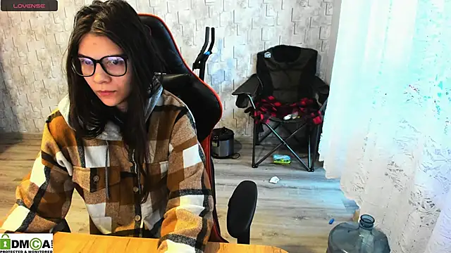 Snapshot of MollyLollipop chatting on December 16, 3:30 am MollyLollipop online show from December 16, 3:30 am