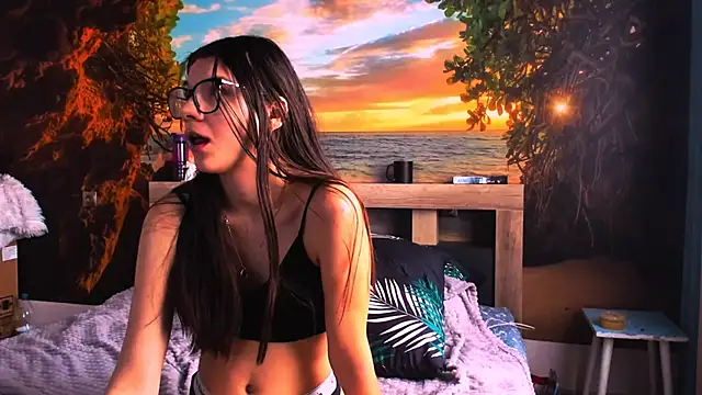 Snapshot of MollyLollipop chatting on January 19, 7:57 am MollyLollipop online show from January 19, 7:57 am