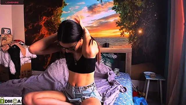 Snapshot of MollyLollipop chatting on January 24, 4:37 am MollyLollipop online show from January 24, 4:37 am