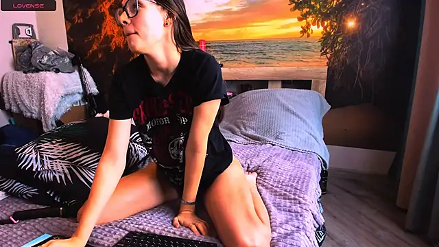 Snapshot of MollyLollipop chatting on February 5, 6:35 am MollyLollipop online show from February 5, 6:35 am