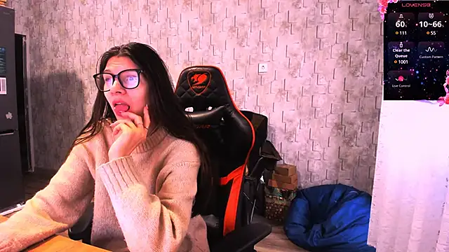 Snapshot of MollyLollipop chatting on February 19, 1:51 am MollyLollipop online show from February 19, 1:51 am