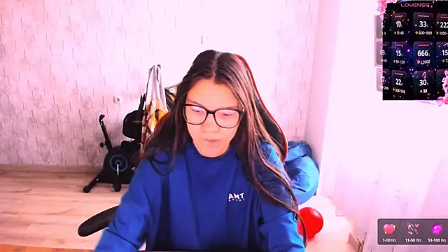 Snapshot of MollyLollipop chatting on February 20, 4:39 am MollyLollipop online show from February 20, 4:39 am