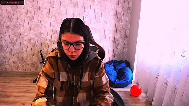 Snapshot of MollyLollipop chatting on February 21, 2:28 am MollyLollipop online show from February 21, 2:28 am