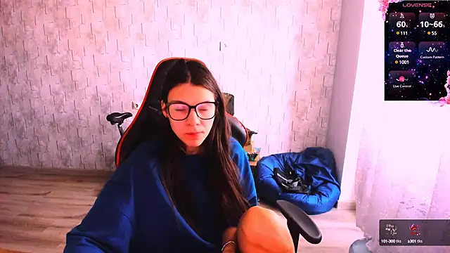 Snapshot of MollyLollipop chatting on February 26, 4:14 am MollyLollipop online show from February 26, 4:14 am