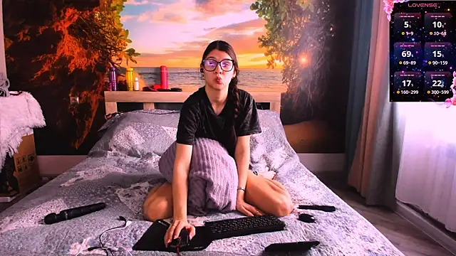 Snapshot of MollyLollipop chatting on March 5, 2:25 am MollyLollipop online show from March 5, 2:25 am