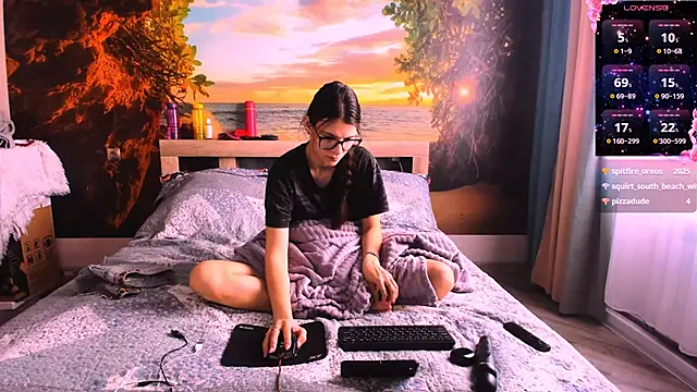 Snapshot of MollyLollipop chatting on March 5, 5:29 am MollyLollipop online show from March 5, 5:29 am