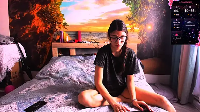 Snapshot of MollyLollipop chatting on March 6, 5:03 am MollyLollipop online show from March 6, 5:03 am