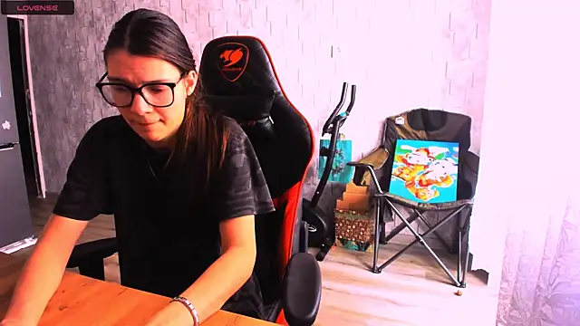 Snapshot of MollyLollipop chatting on March 10, 5:43 am MollyLollipop online show from March 10, 5:43 am