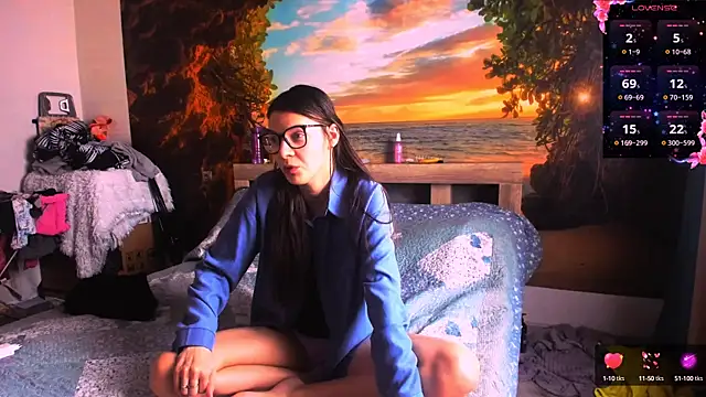 Snapshot of MollyLollipop chatting on March 14, 4:21 am MollyLollipop online show from March 14, 4:21 am