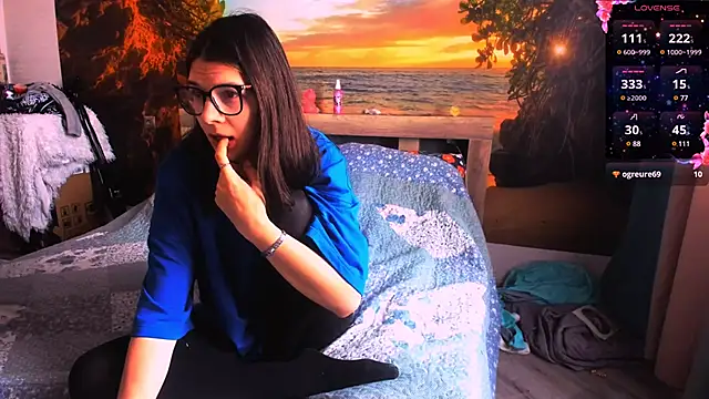 Snapshot of MollyLollipop chatting on March 19, 6:03 am MollyLollipop online show from March 19, 6:03 am