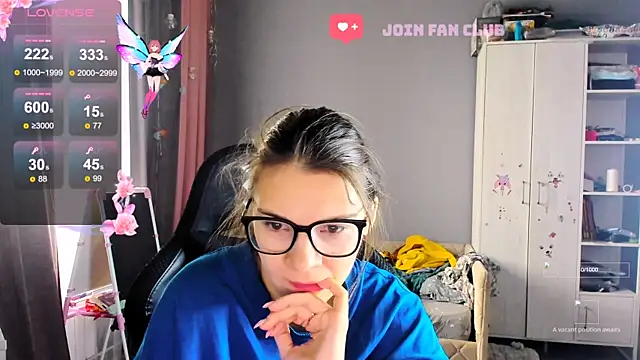 Snapshot of MollyLollipop chatting on October 7, 6:43 am MollyLollipop online show from October 7, 6:43 am