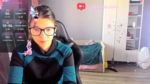 Snapshot of MollyLollipop chatting on October 17, 4:26 am MollyLollipop online show from October 17, 4:26 am