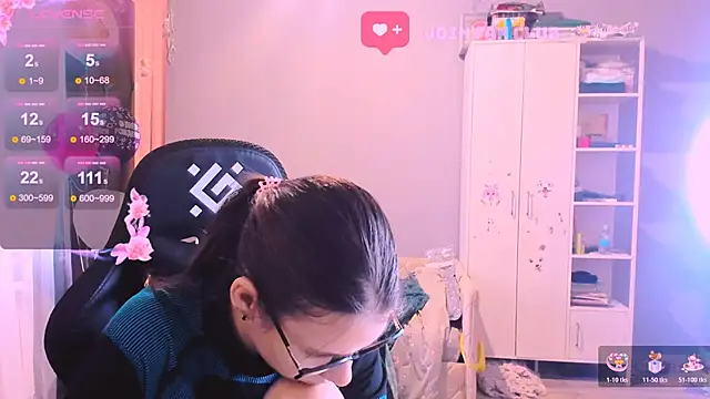 Snapshot of MollyLollipop chatting on November 1, 2:13 am MollyLollipop online show from November 1, 2:13 am