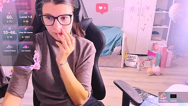 Snapshot of MollyLollipop chatting on November 12, 4:57 am MollyLollipop online show from November 12, 4:57 am