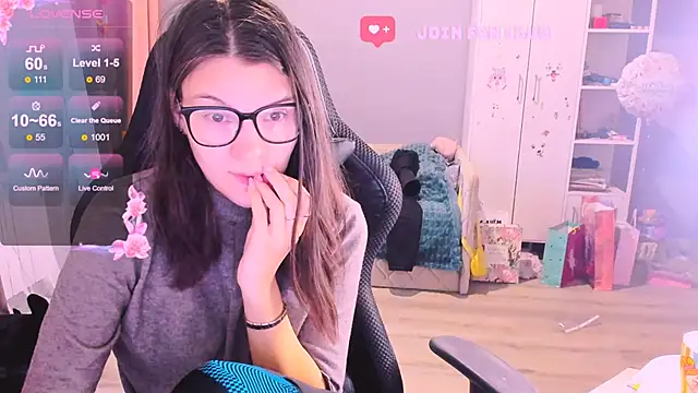 Snapshot of MollyLollipop chatting on November 14, 2:21 am MollyLollipop online show from November 14, 2:21 am