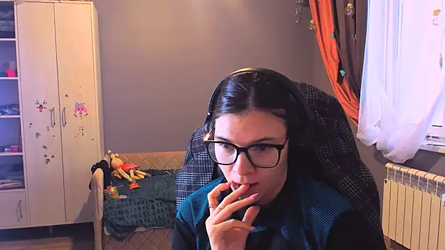 Snapshot of MollyLollipop chatting on December 2, 3:01 am MollyLollipop online show from December 2, 3:01 am