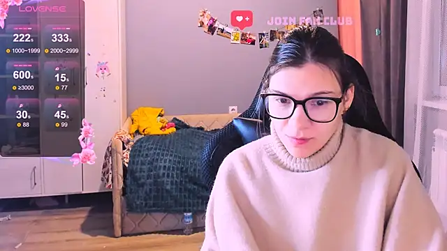 Snapshot of MollyLollipop chatting on December 18, 1:55 am MollyLollipop online show from December 18, 1:55 am