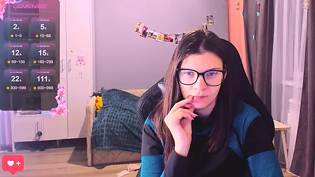 Snapshot of MollyLollipop chatting on December 22, 2:19 am MollyLollipop online show from December 22, 2:19 am