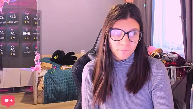 Snapshot of MollyLollipop chatting on February 4, 2:28 am MollyLollipop online show from February 4, 2:28 am