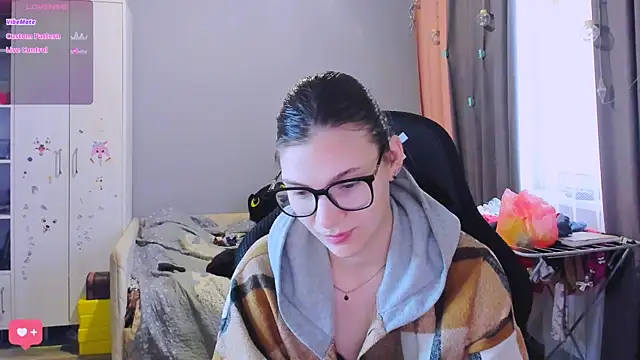 Snapshot of MollyLollipop chatting on February 10, 4:38 am MollyLollipop online show from February 10, 4:38 am