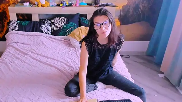 MollyLollipop online show from July 2, 3:23 am