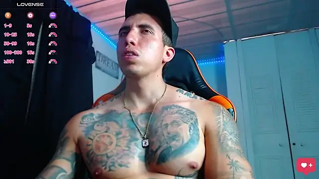 Snapshot of Adam_Hudsond chatting on October 31, 5:14 pm Adam Hudsond online show from October 31, 5:14 pm