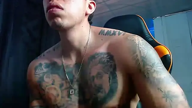 Snapshot of Adam_Hudsond chatting on November 2, 5:26 pm Adam Hudsond online show from November 2, 5:26 pm