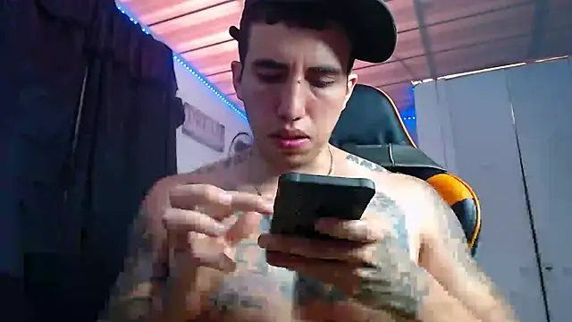 Snapshot of Adam_Hudsond chatting on November 3, 1:56 pm Adam Hudsond online show from November 3, 1:56 pm