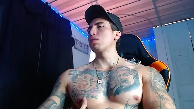 Snapshot of Adam_Hudsond chatting on November 10, 1:54 pm Adam Hudsond online show from November 10, 1:54 pm