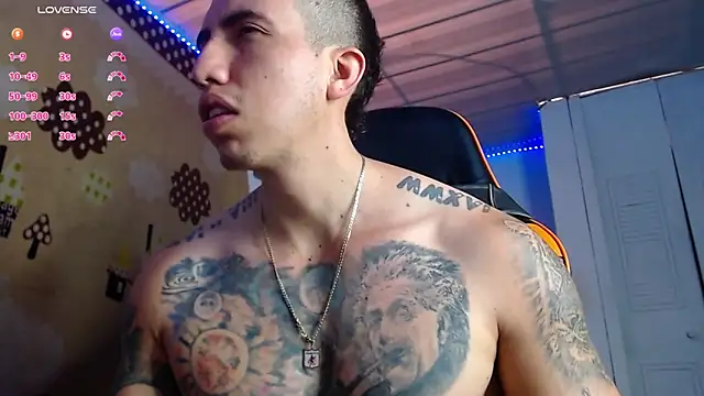 Snapshot of Adam_Hudsond chatting on December 5, 1:52 pm Adam Hudsond online show from December 5, 1:52 pm