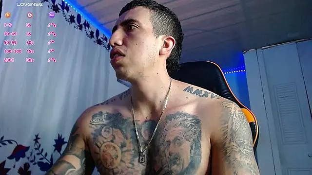 Snapshot of Adam_Hudsond chatting on December 15, 11:58 am Adam Hudsond online show from December 15, 11:58 am