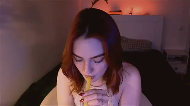 Snapshot of LilyFarey chatting on December 2, 7:16 pm LilyFarey online show from December 2, 7:16 pm