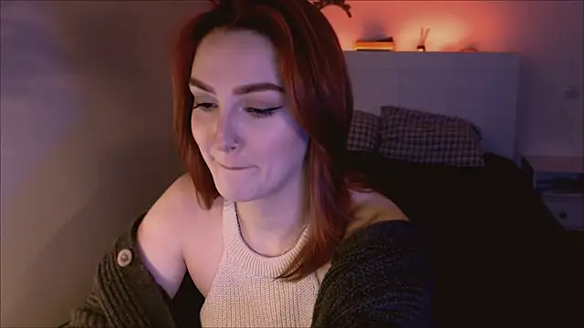 Snapshot of LilyFarey chatting on December 3, 6:17 pm LilyFarey online show from December 3, 6:17 pm